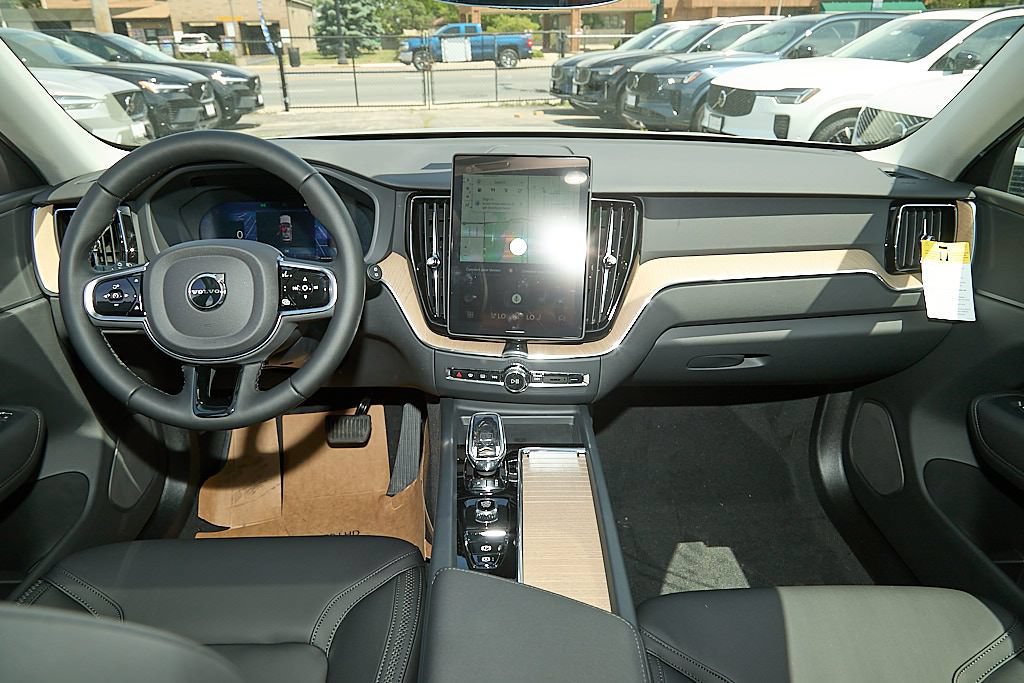 New 2026 Volvo XC60 B5 Plus w/ Climate Package PRO AWD/4WD image 23
