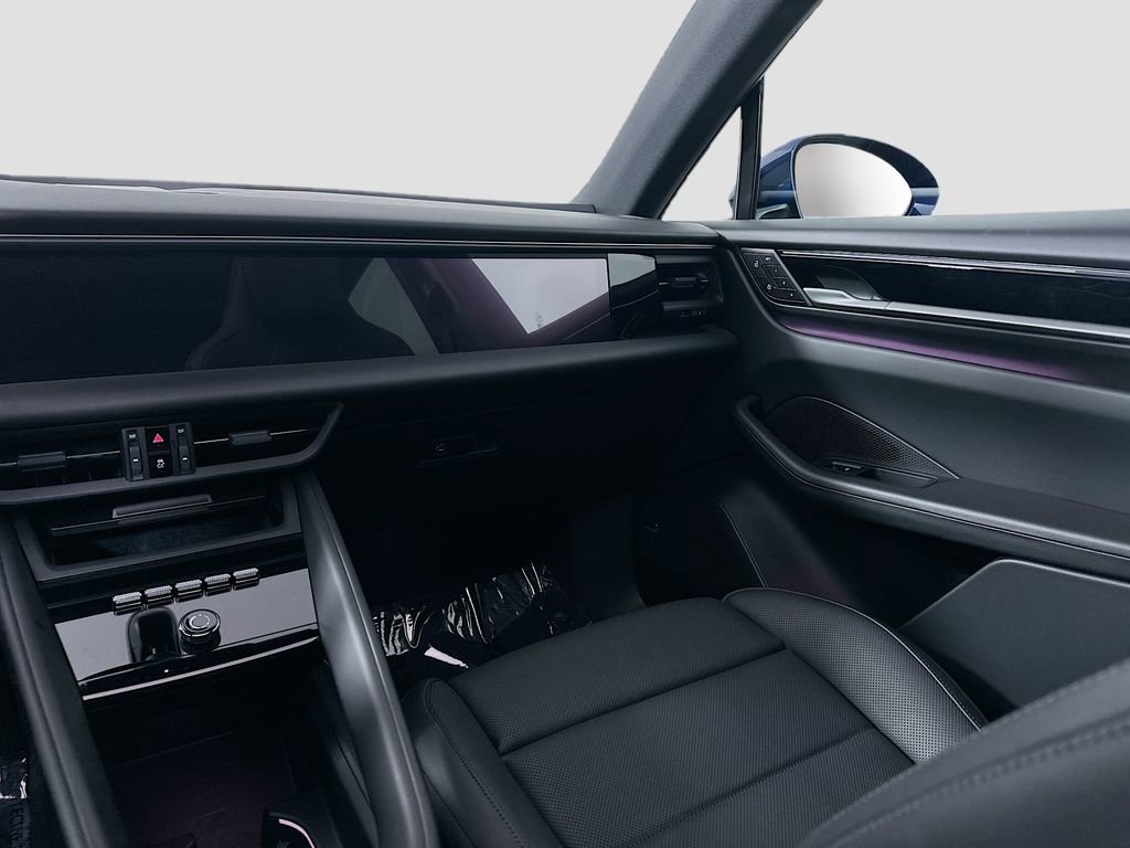 Certified 2025 Porsche Macan Electric image 26