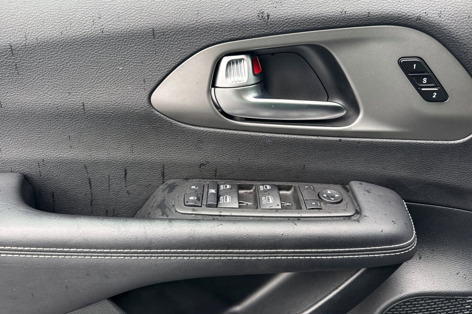 Used 2025 Chrysler Pacifica Select FWD image 10