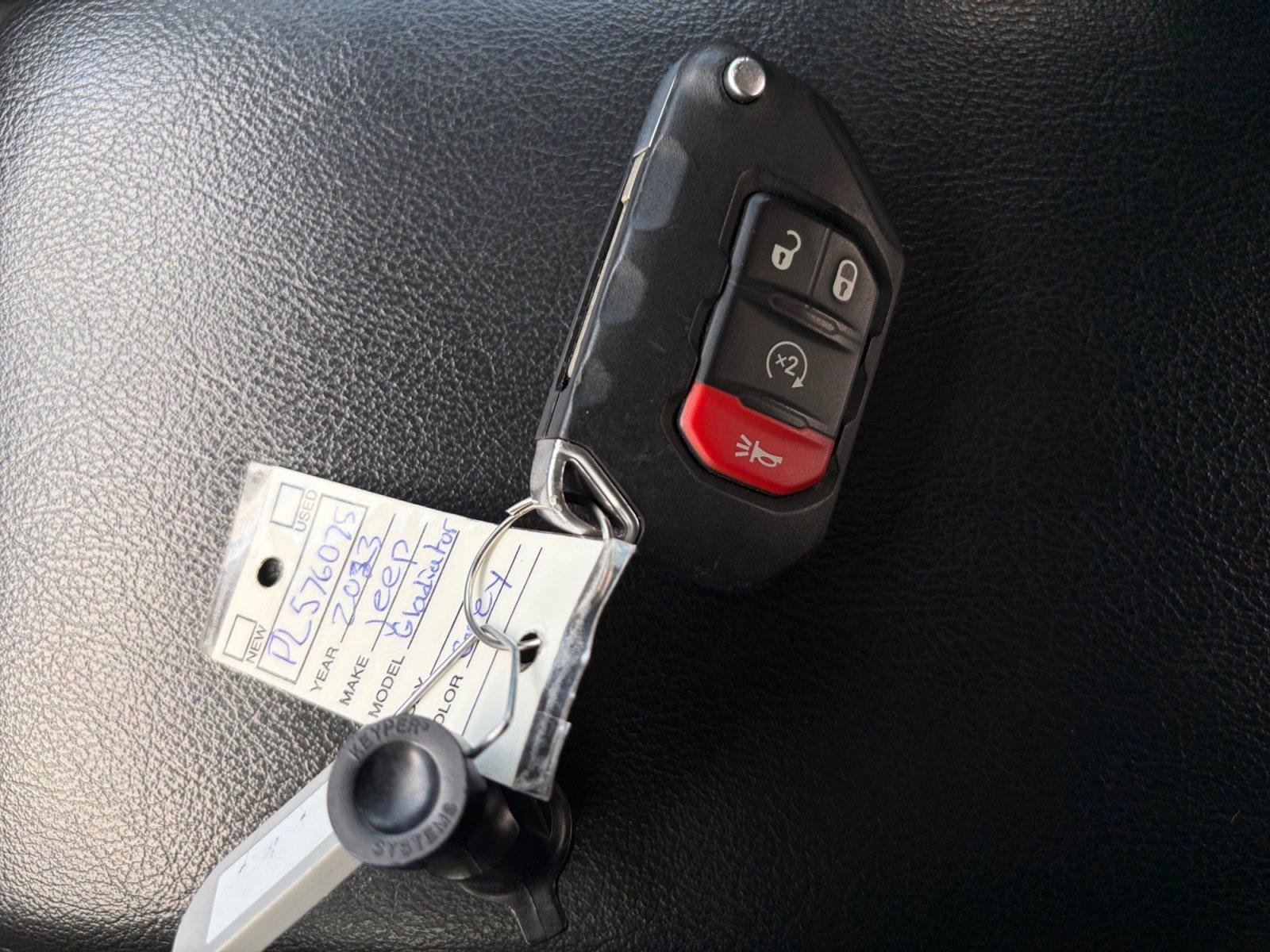 Used 2023 Jeep Gladiator Sport AWD/4WD image 30