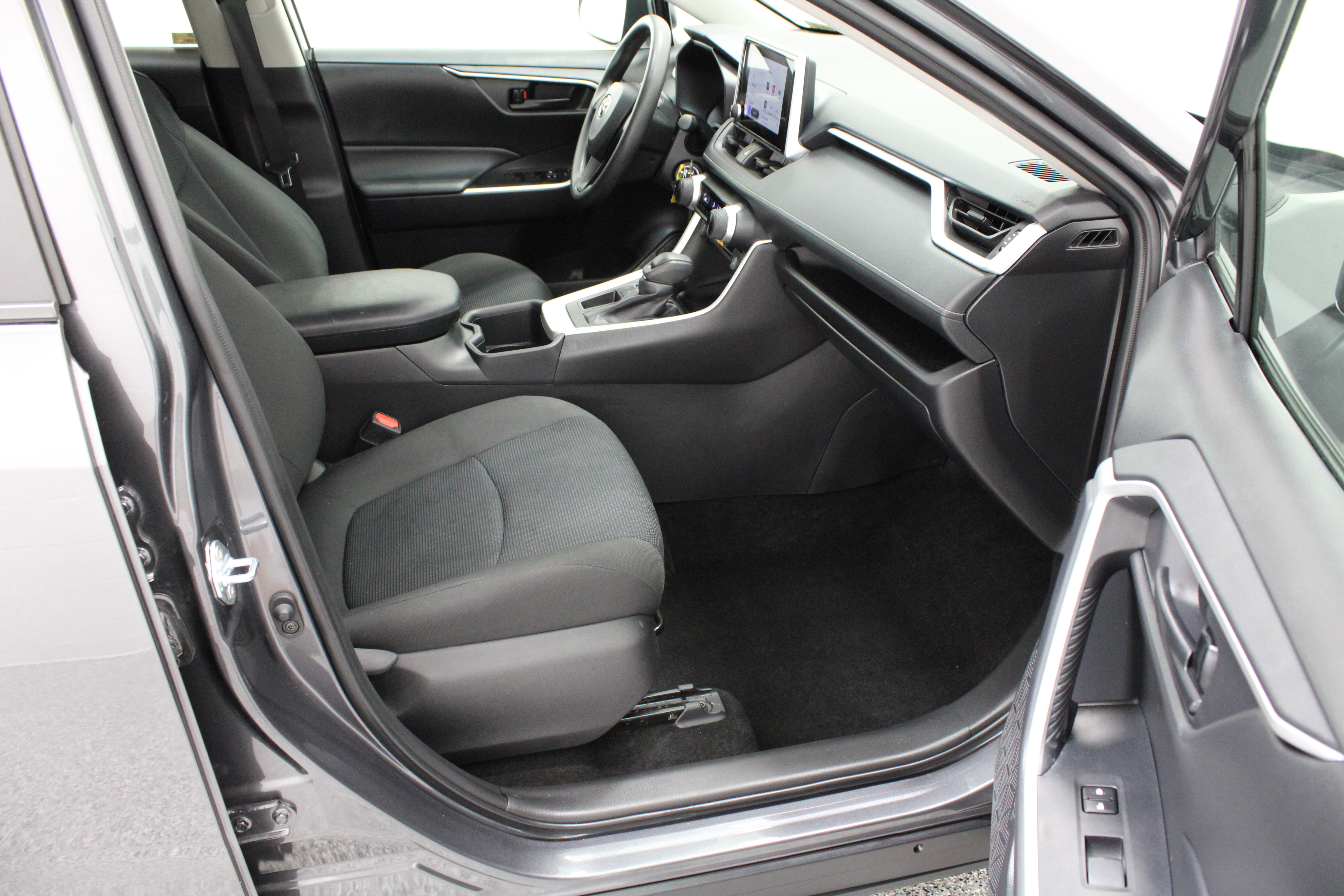 Certified 2024 Toyota RAV4 LE FWD image 32