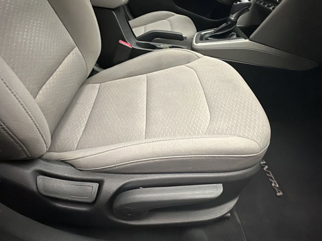 Used 2020 Hyundai Elantra Value Edition w/ Cargo Package (C1) image 16