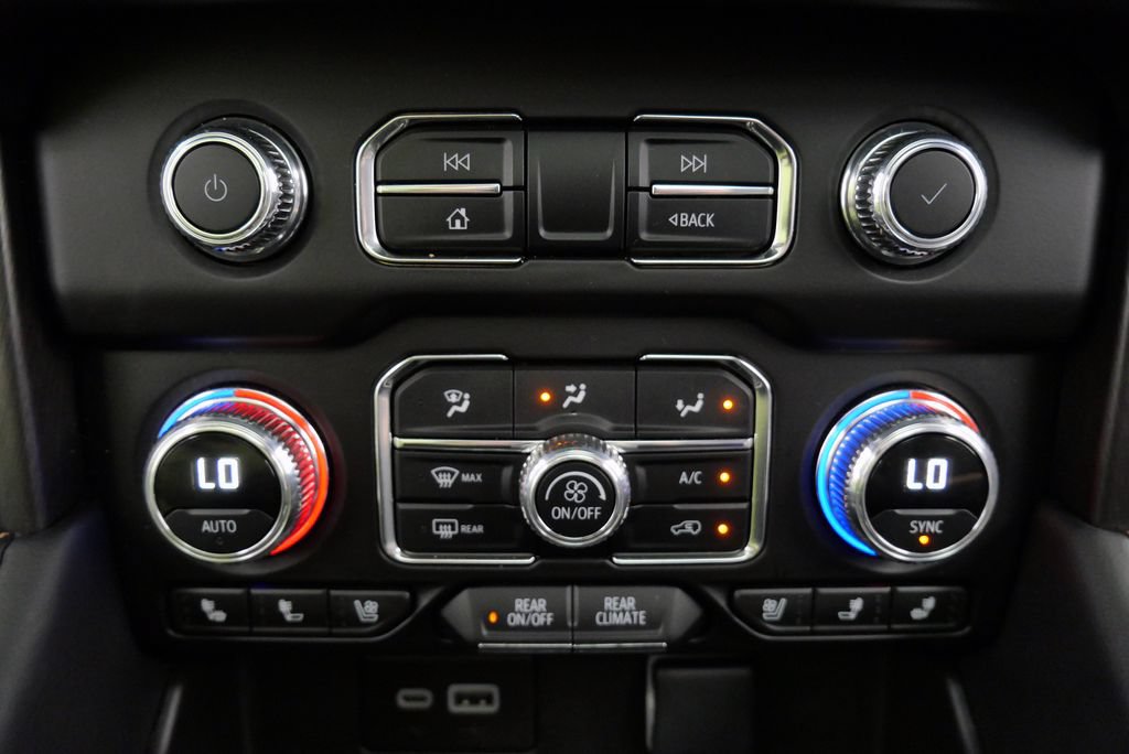 Used 2024 GMC Yukon XL AT4 w/ AT4 Premium Plus Package AWD/4WD image 29