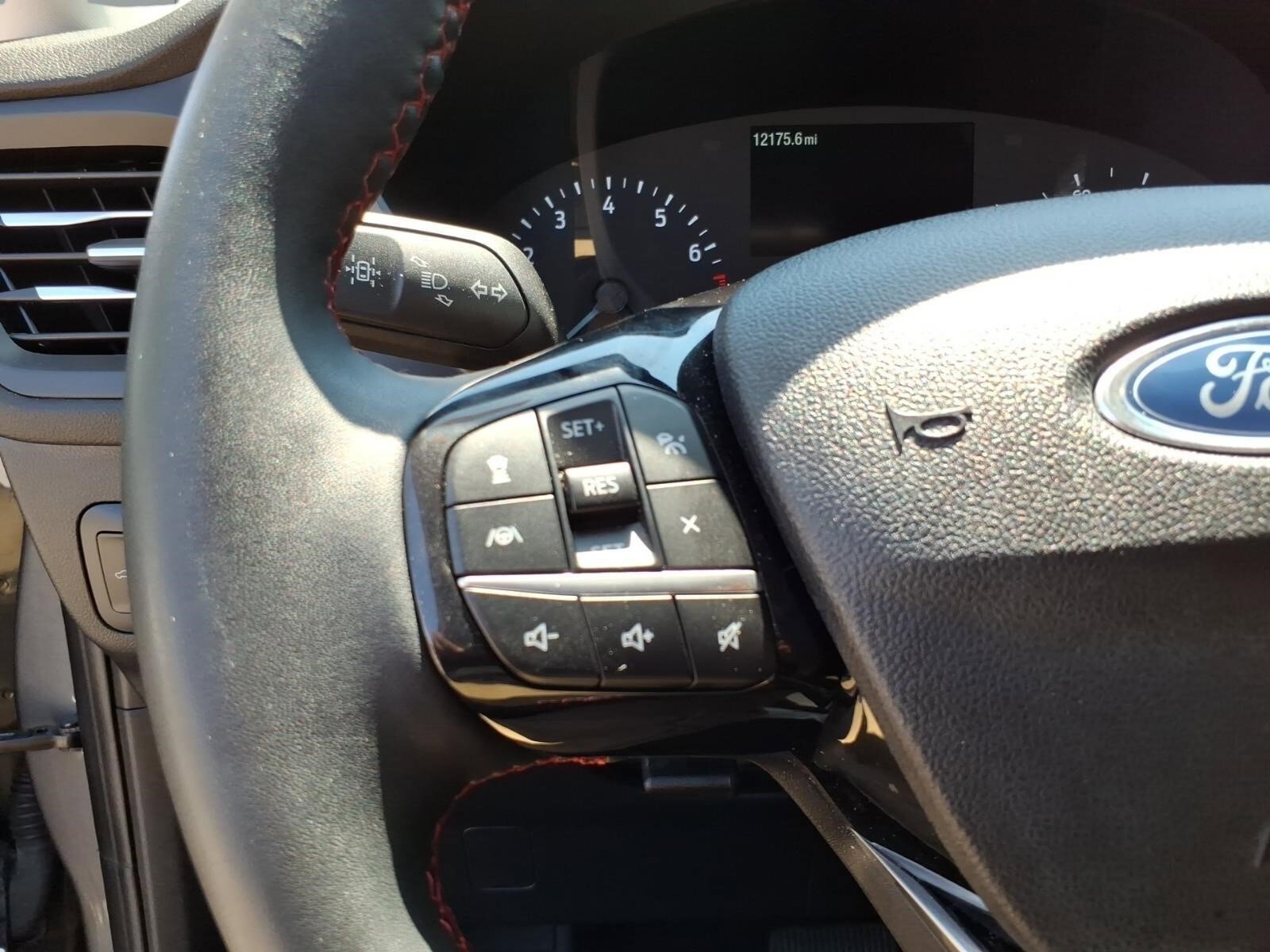 Used 2022 Ford Escape SEL w/ SEL Stealth AWD Package image 13