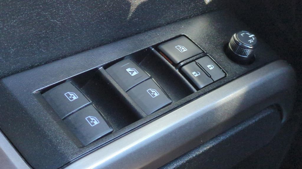 Used 2021 Toyota Tacoma SR5 RWD image 18