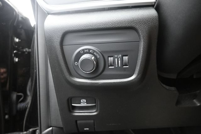 Used 2022 Jeep Grand Cherokee L Laredo w/ Luxury Tech Group I AWD/4WD image 17