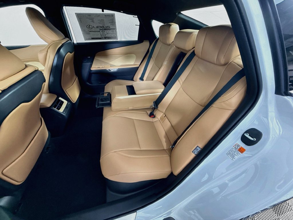 New 2026 Lexus ES 350e w/ Cold Area Package FWD image 17