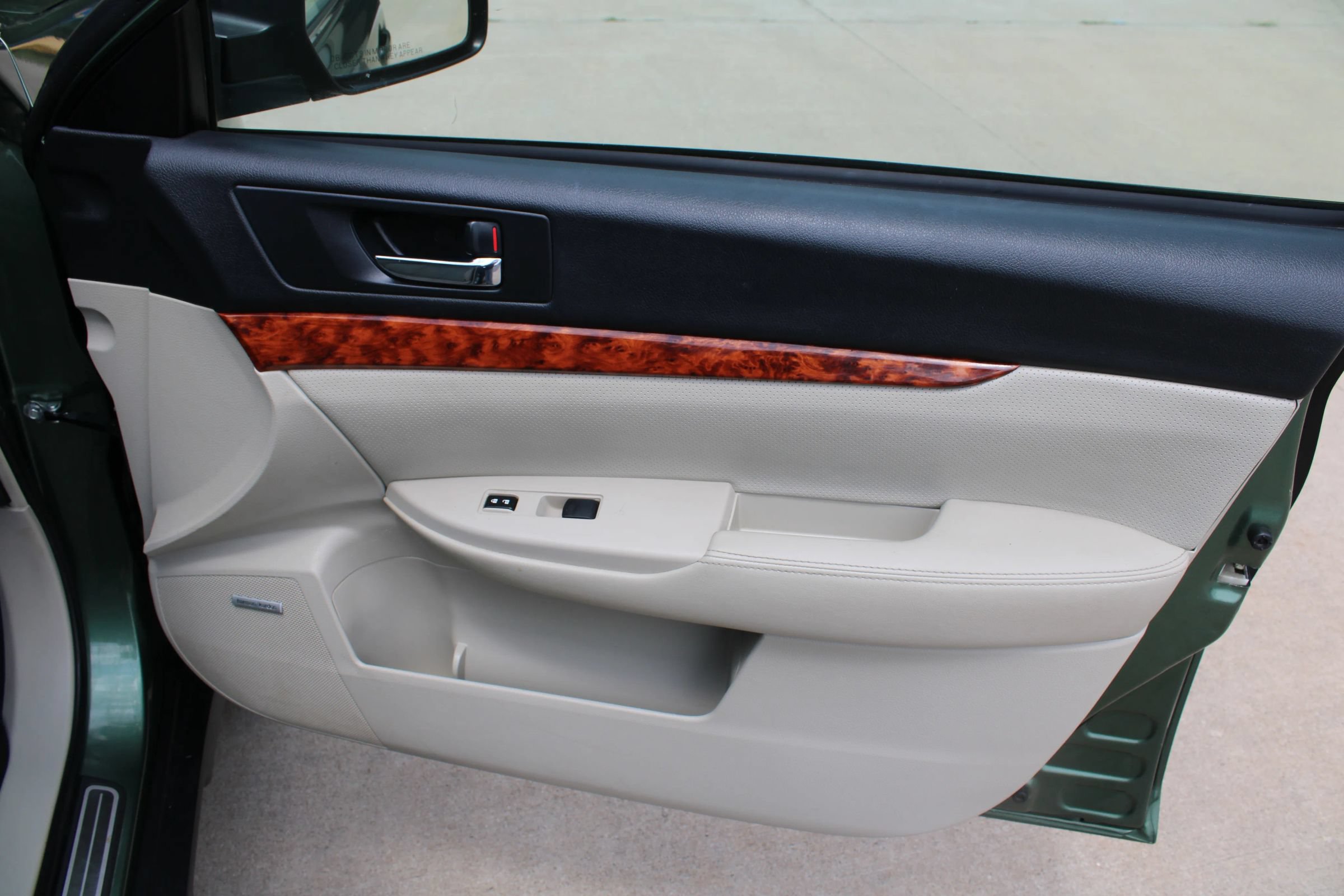 Used 2012 Subaru Outback 3.6R Limited AWD/4WD image 19