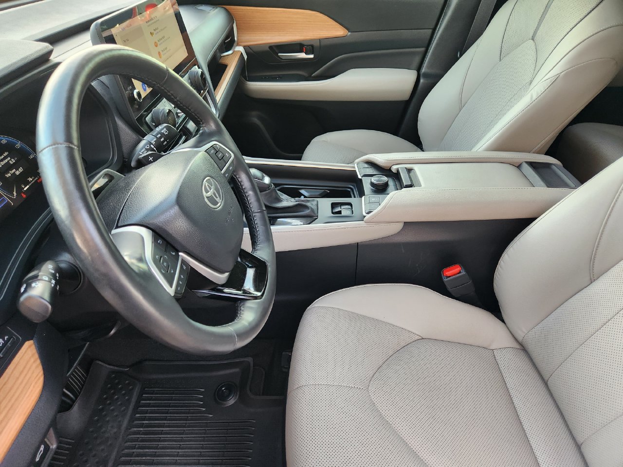 Used 2024 Toyota Grand Highlander AWD image 12