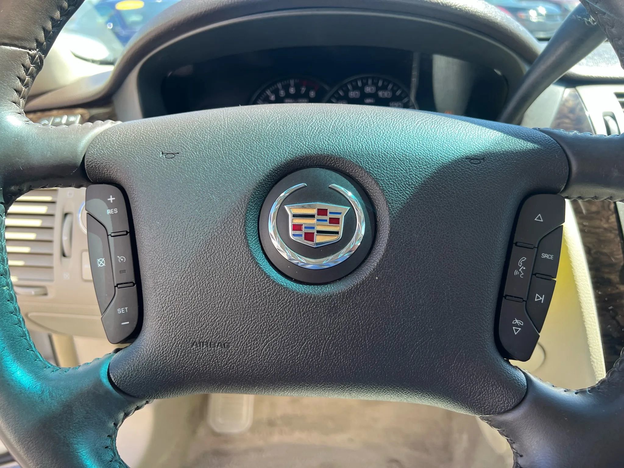 Used 2009 Cadillac DTS w/ Trunk Convenience Package FWD image 42