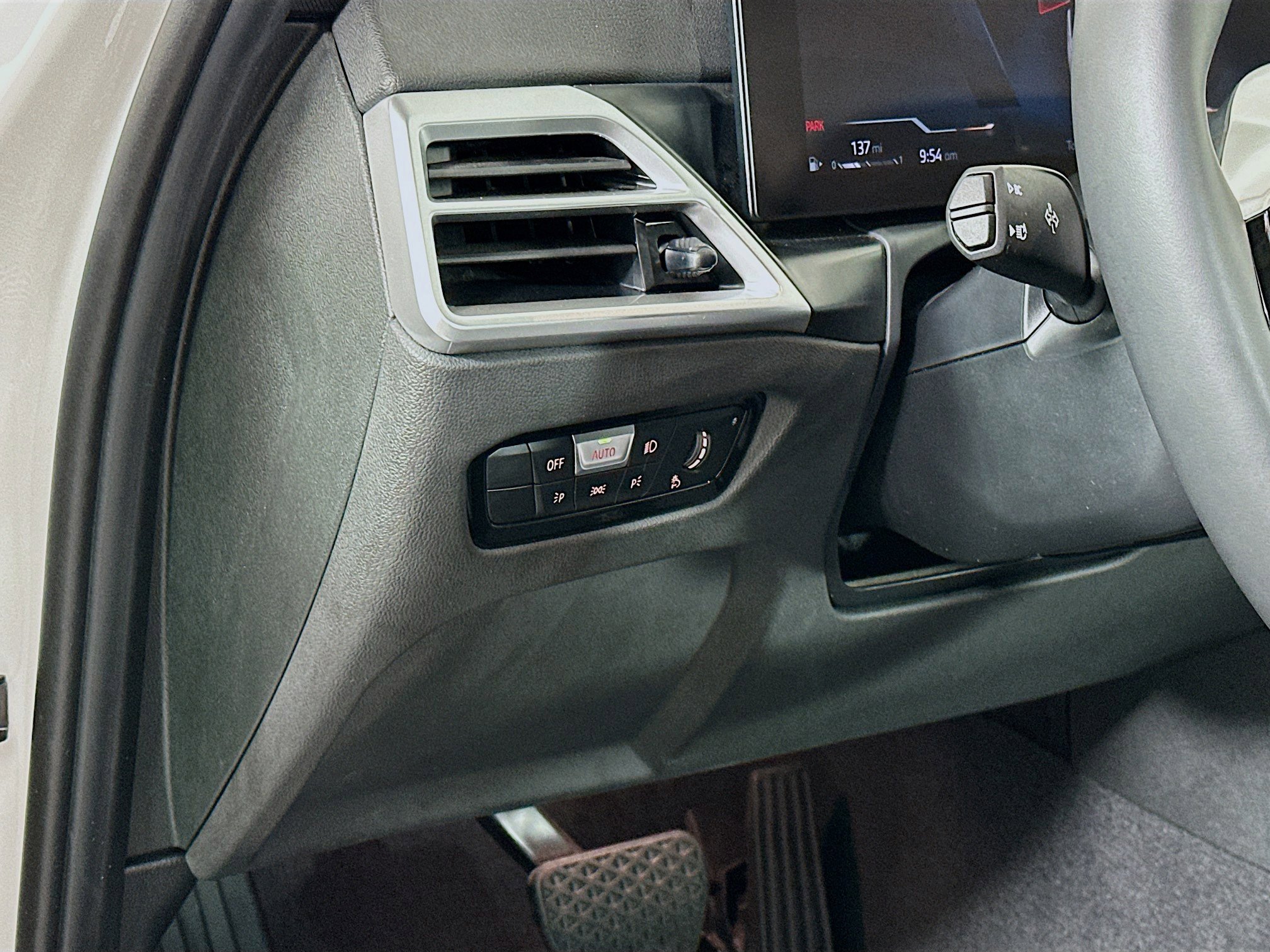 Used 2025 BMW 330i Sedan image 17