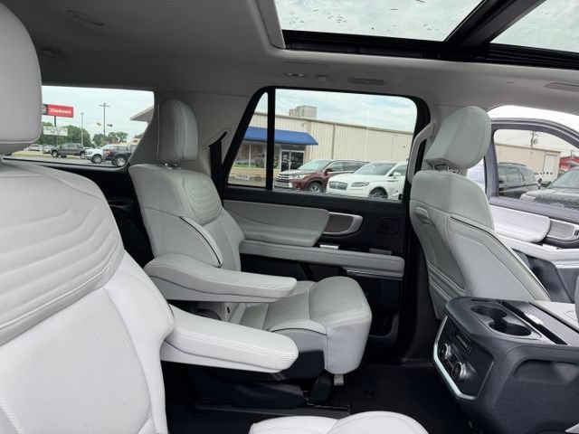 Used 2025 Ford Expedition Max Platinum w/ Platinum Ultimate Package AWD/4WD image 42