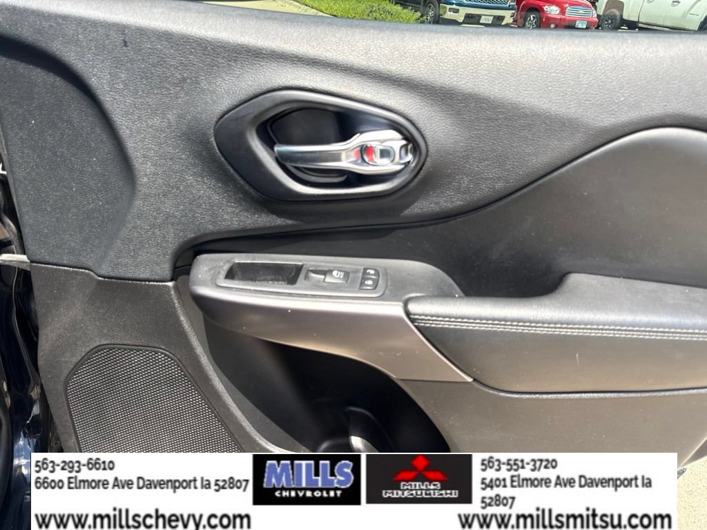 Used 2019 Jeep Cherokee Limited FWD image 25