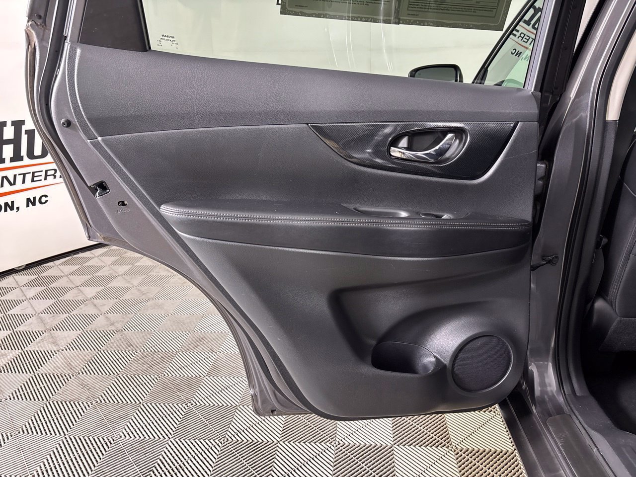 Used 2016 Nissan Rogue SL w/ SL Premium Package AWD/4WD image 26