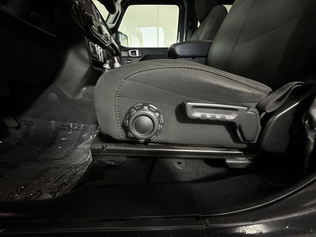 Used 2020 Jeep Wrangler Unlimited Sahara AWD/4WD image 14