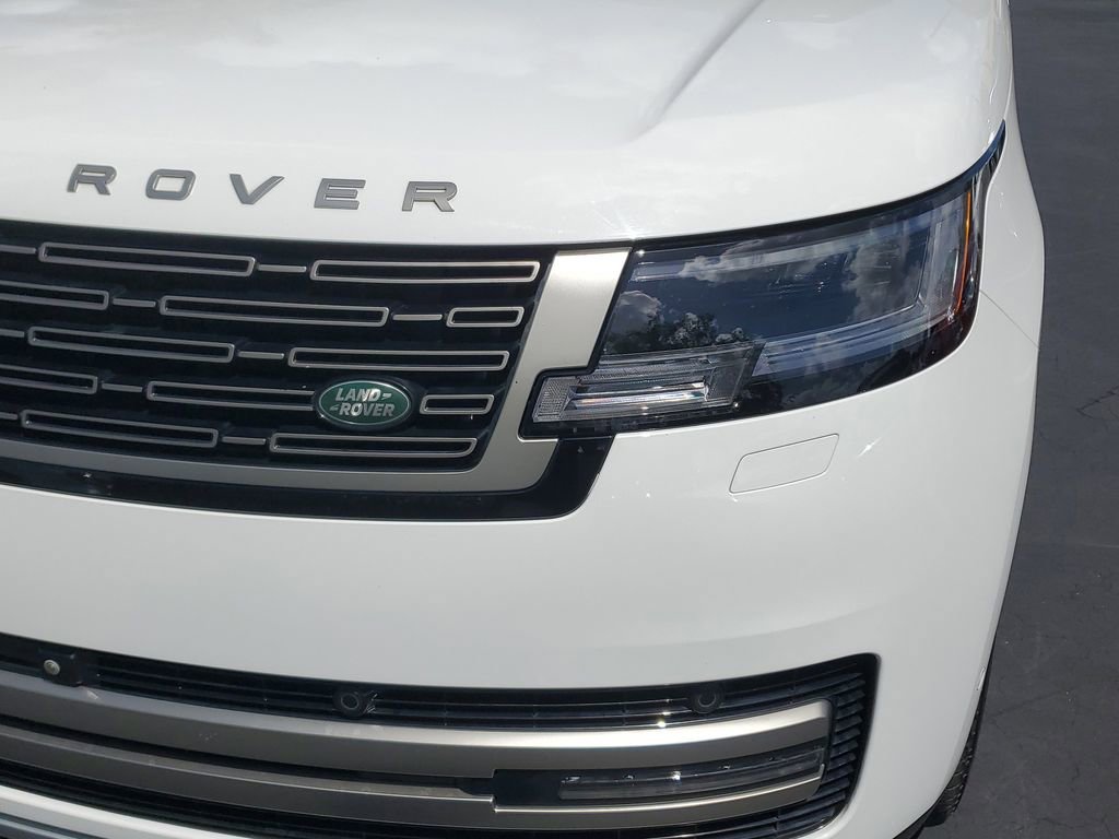 Used 2023 Land Rover Range Rover Long Wheelbase SE image 10