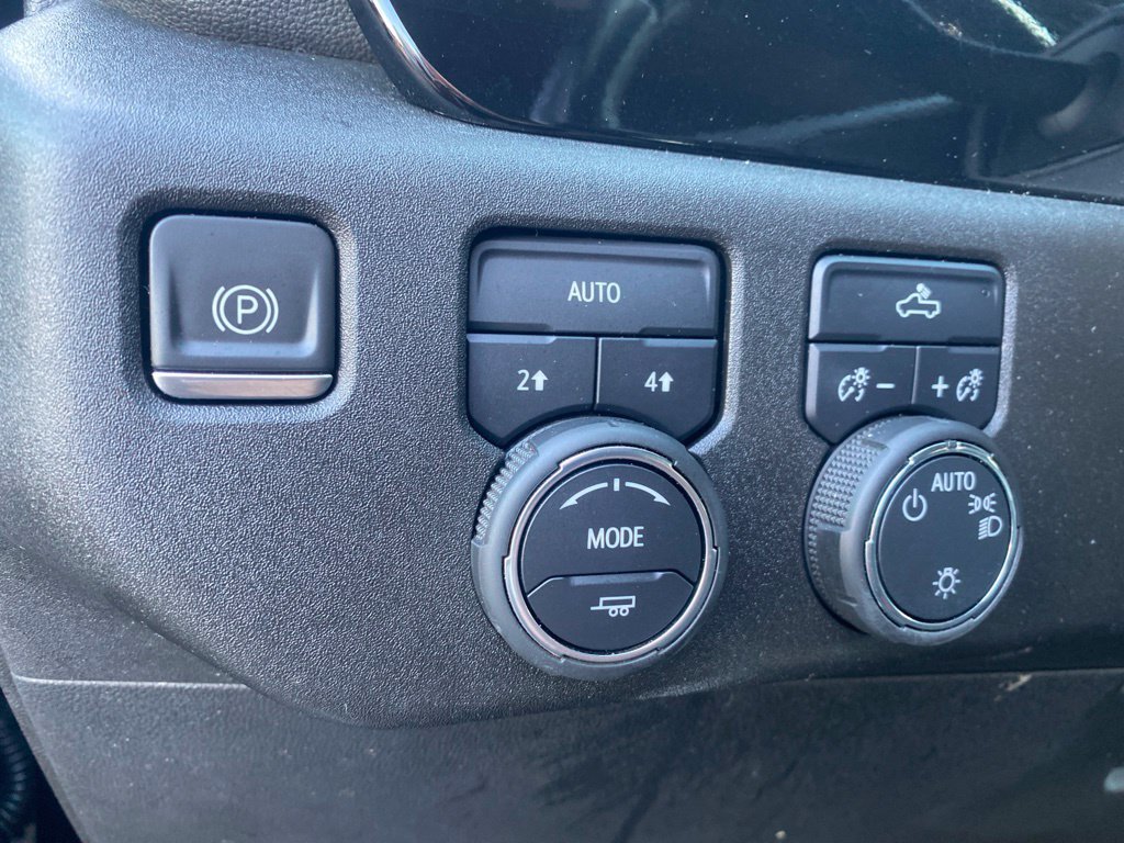 Used 2022 Chevrolet Silverado 1500 LT AWD/4WD image 17