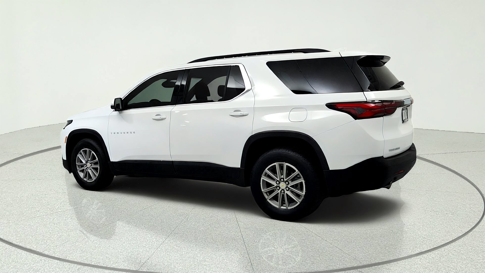 Certified 2023 Chevrolet Traverse LT FWD image 3