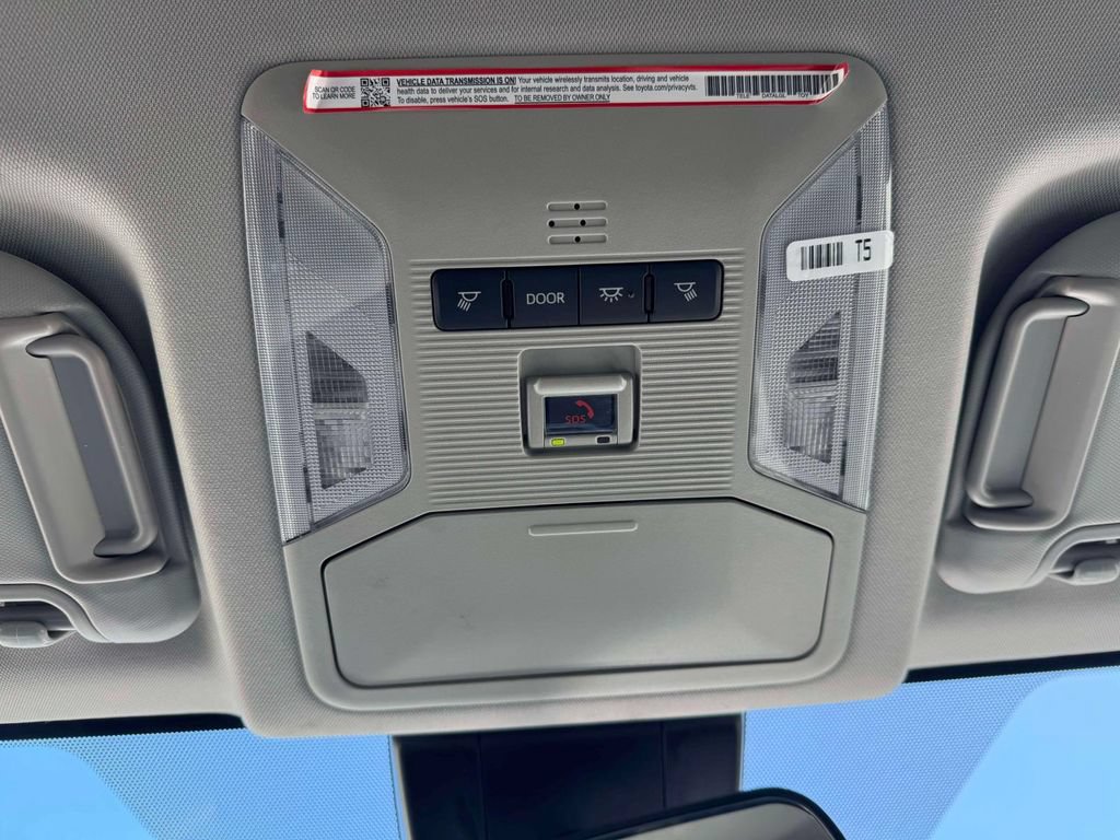 Used 2025 Toyota RAV4 XLE AWD/4WD image 33
