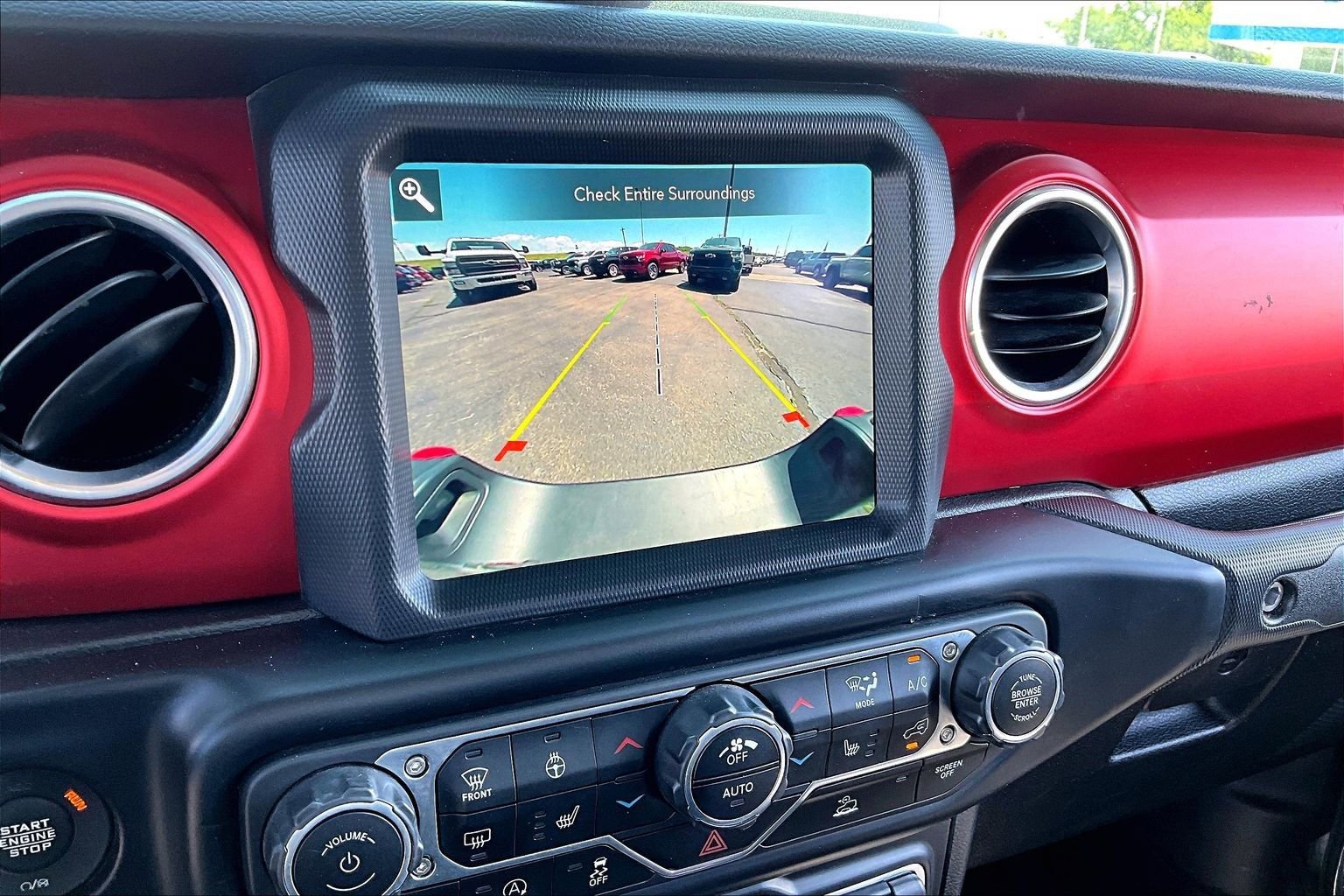 Used 2022 Jeep Gladiator Rubicon w/ Cold Weather Group AWD/4WD image 22