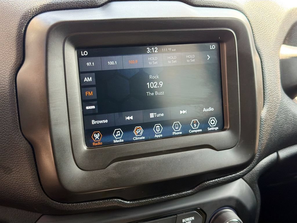 Used 2019 Jeep Renegade Latitude FWD image 29