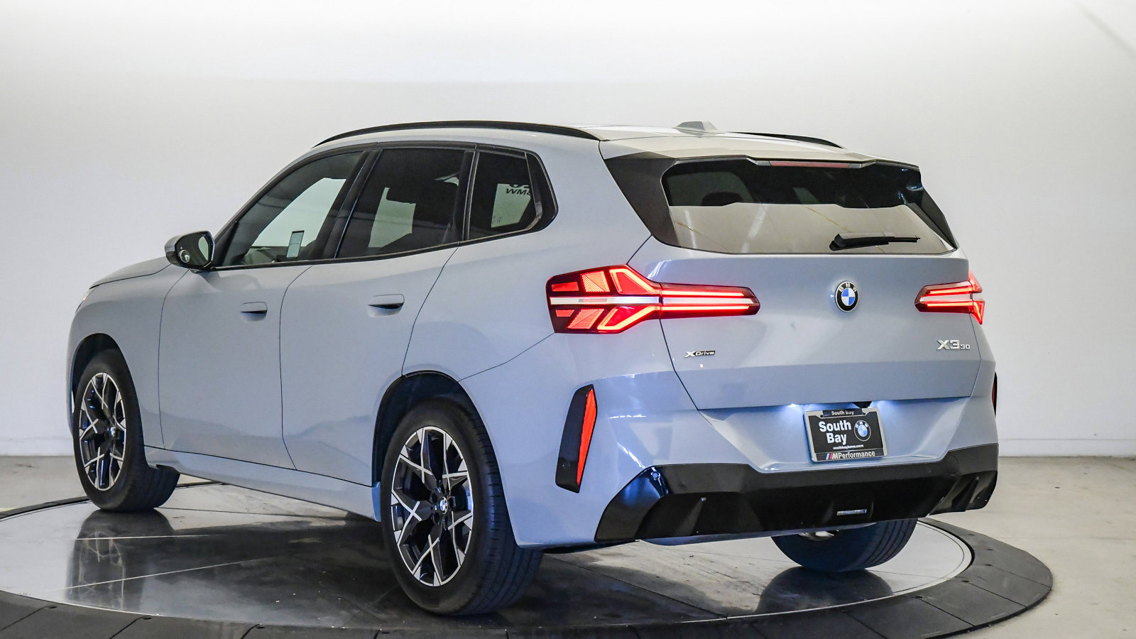 Used 2026 BMW X3 xDrive30i w/ Premium Package AWD/4WD image 2