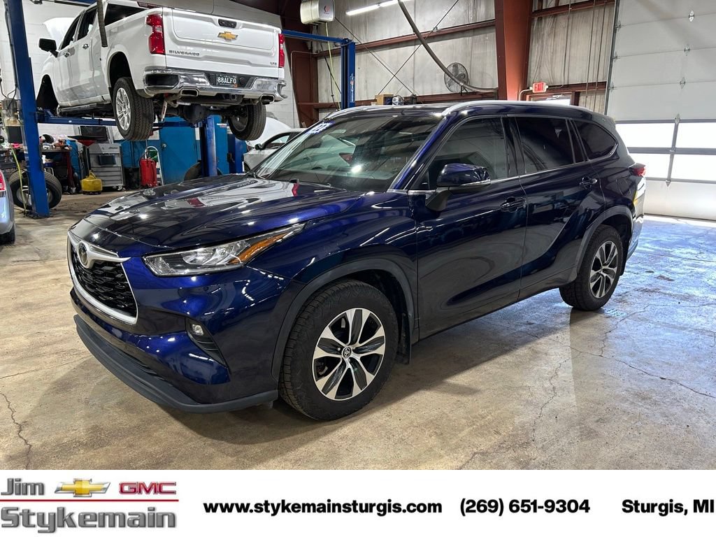 Used 2022 Toyota Highlander XLE AWD/4WD image 10