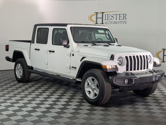 Used 2023 Jeep Gladiator Sport image 2