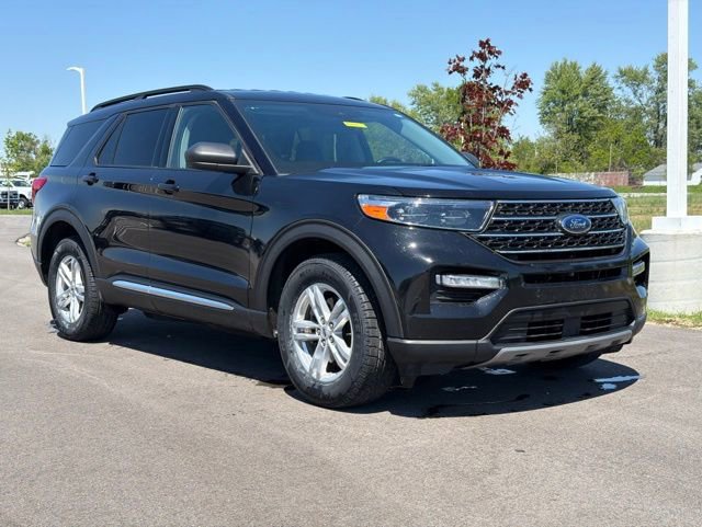 Used 2023 Ford Explorer XLT w/ Equipment Group 202A AWD/4WD image 1