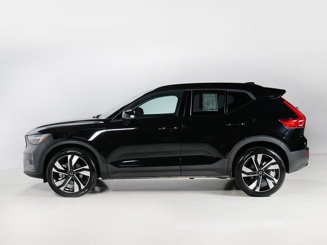 Used 2025 Volvo XC40 B5 Plus AWD/4WD image 6