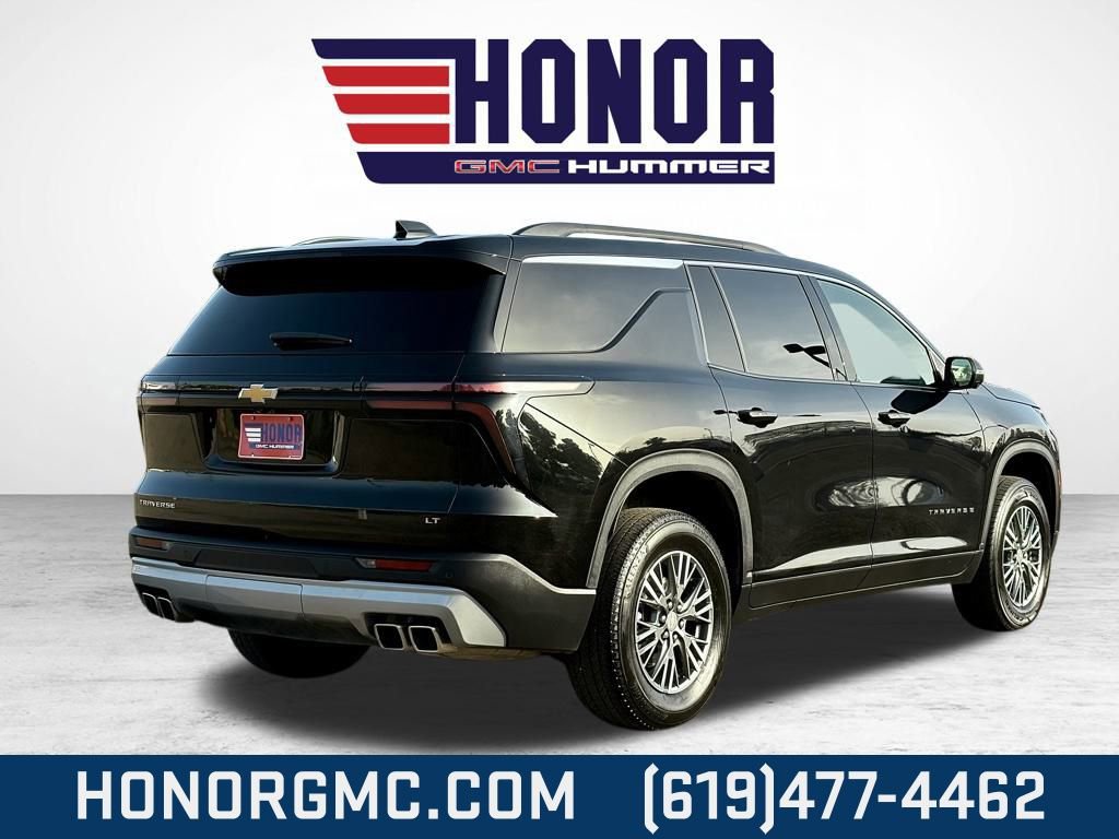 Used 2024 Chevrolet Traverse LT image 3