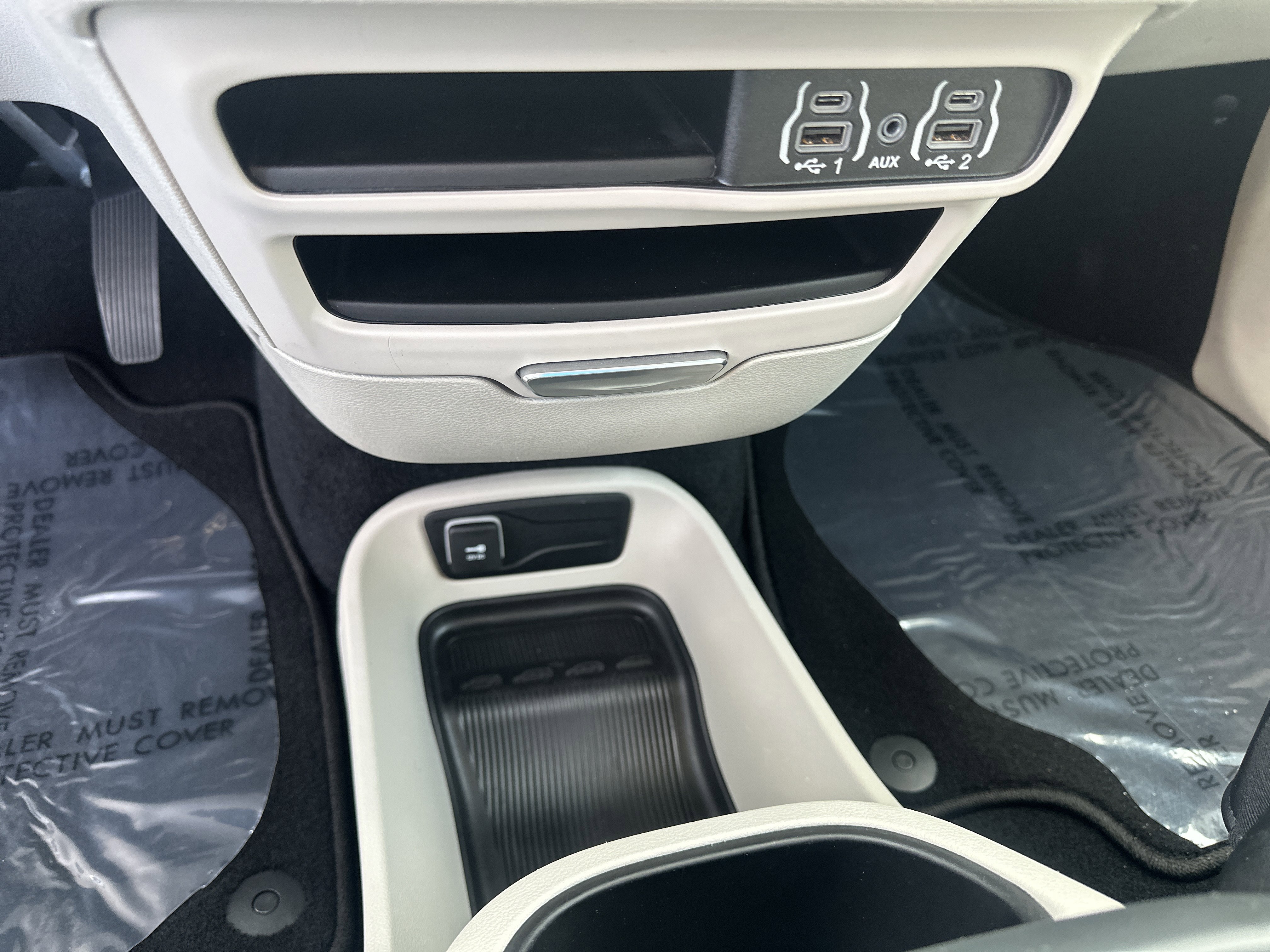 Used 2024 Chrysler Pacifica Touring-L image 31