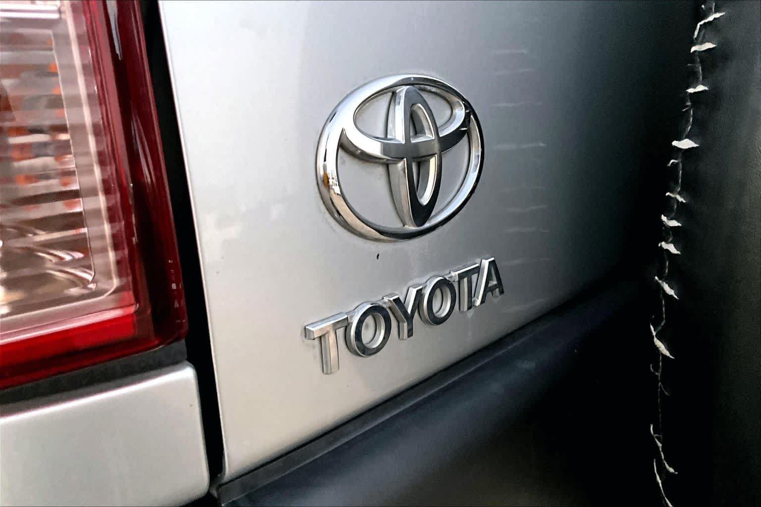 Used 2008 Toyota FJ Cruiser 2WD w/ Upgrade Pkg 1 image 30