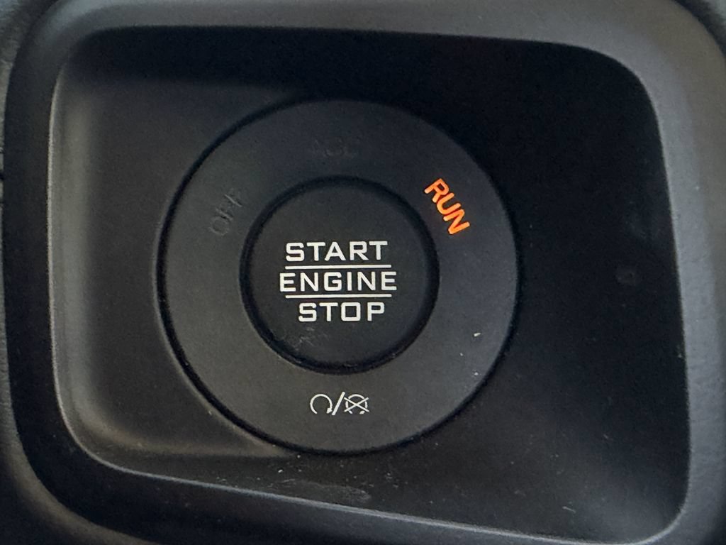 Used 2025 Jeep Gladiator Sport AWD/4WD image 22