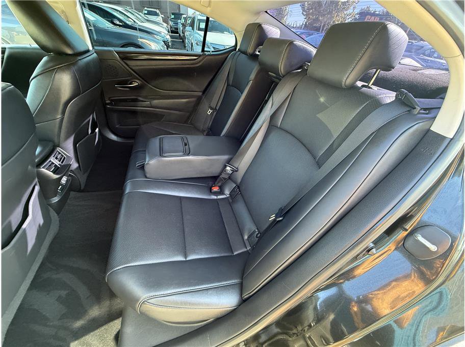 Used 2021 Lexus ES 300h w/ Premium Package image 43