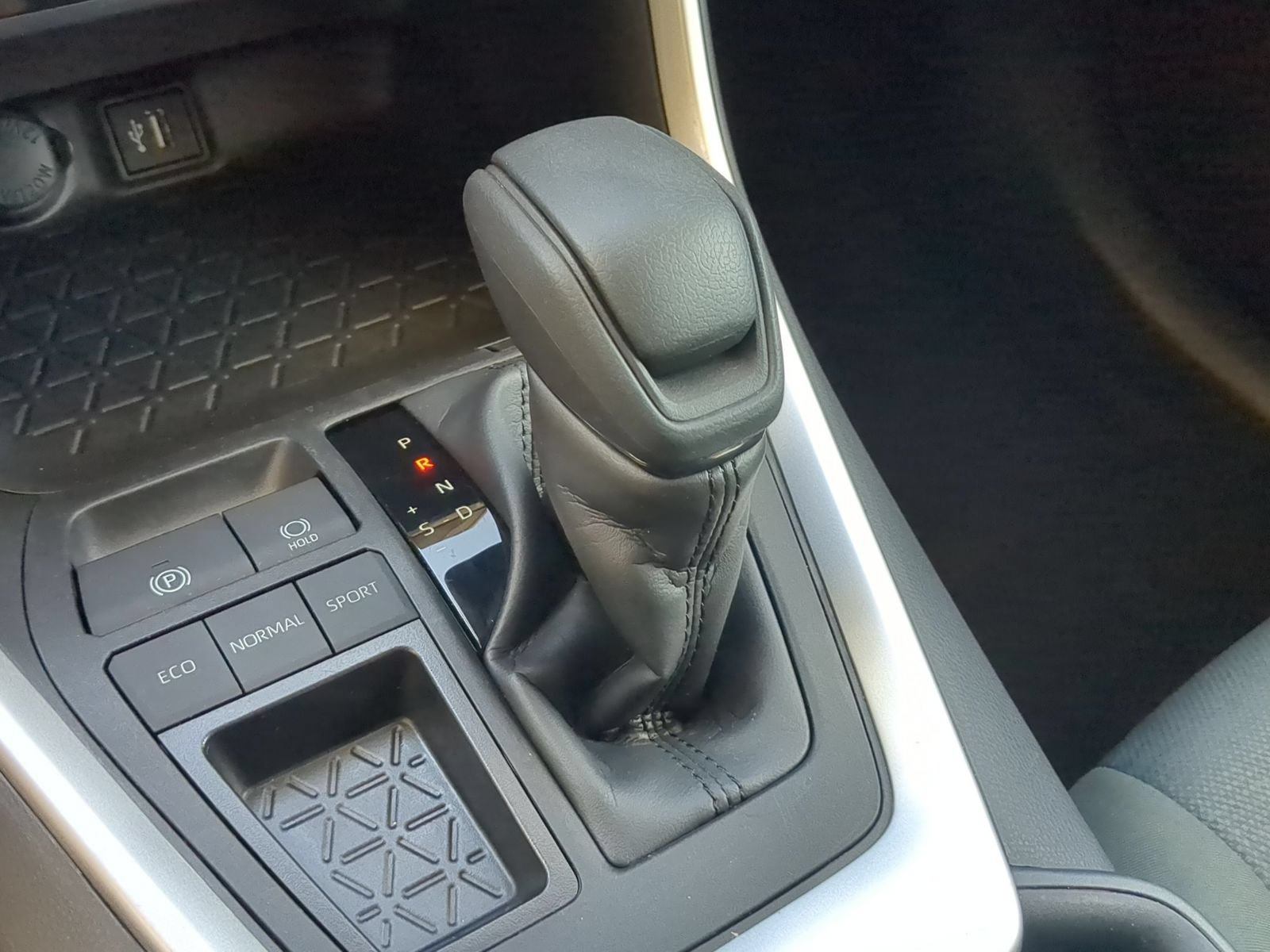 Used 2025 Toyota RAV4 XLE FWD image 21