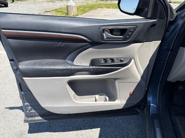 Used 2016 Toyota Highlander Limited AWD/4WD image 25