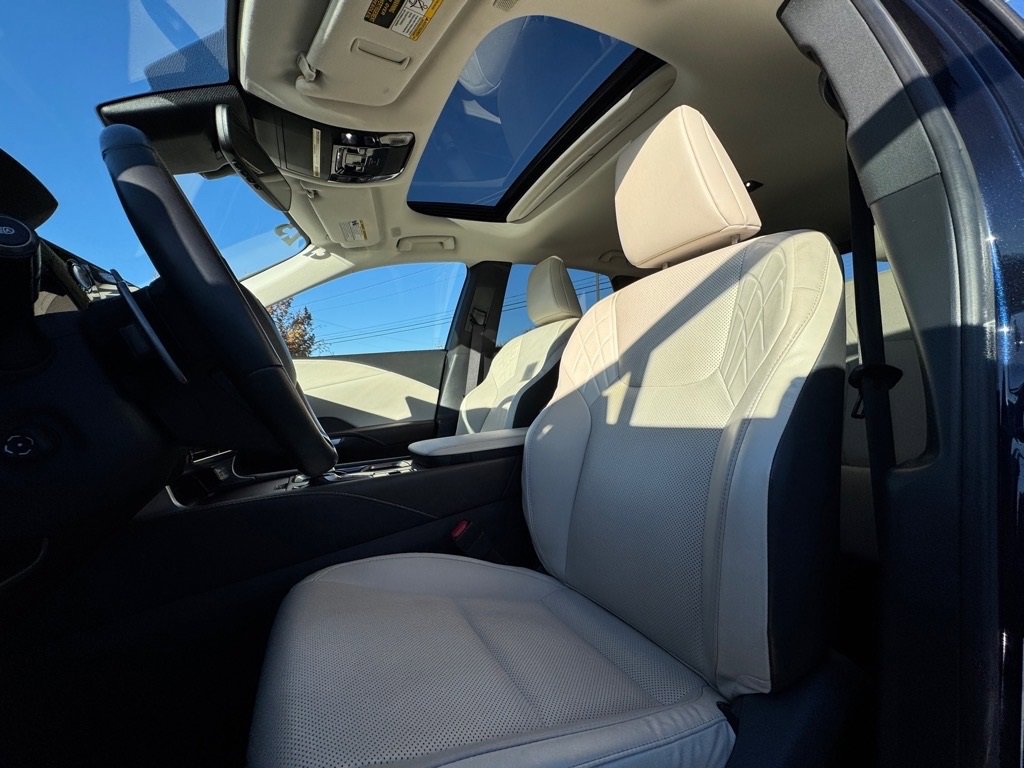 Used 2023 Lexus RX 350 Premium image 17