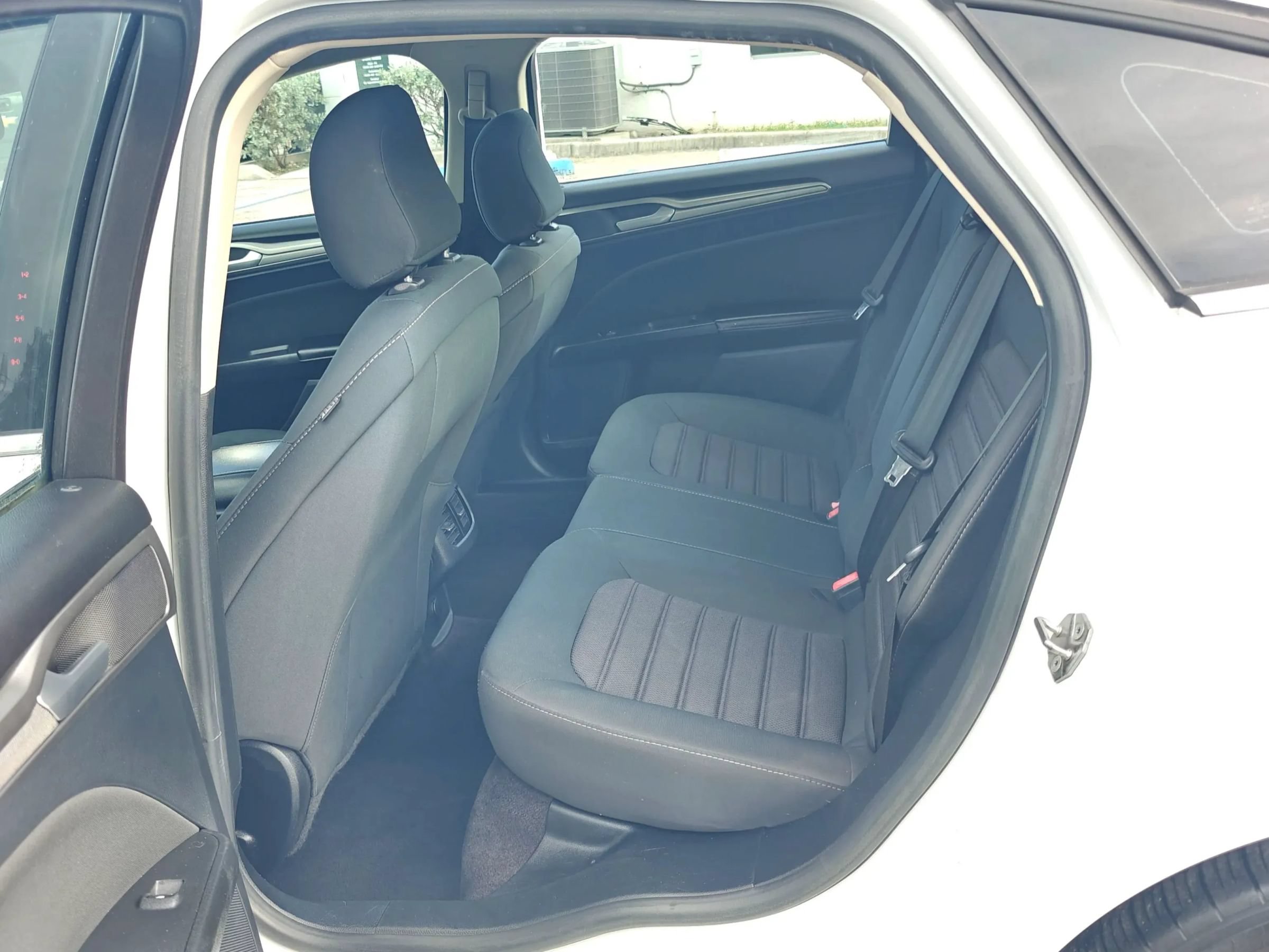 Used 2020 Ford Fusion SE AWD/4WD image 12