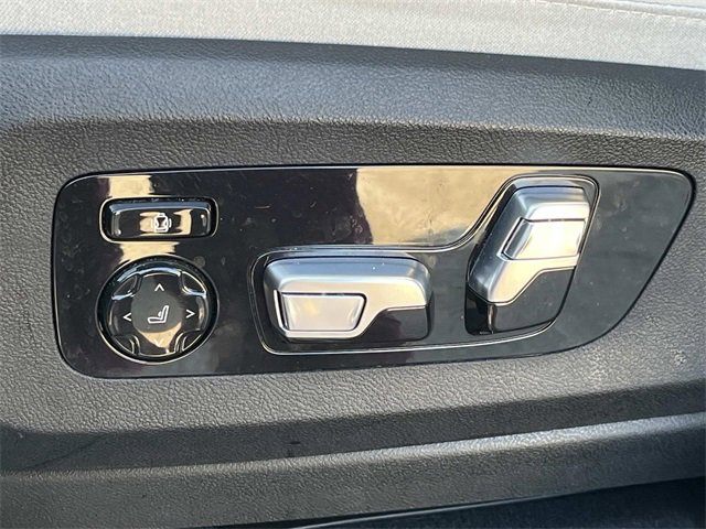 Used 2024 BMW X7 xDrive40i w/ Executive Package image 38