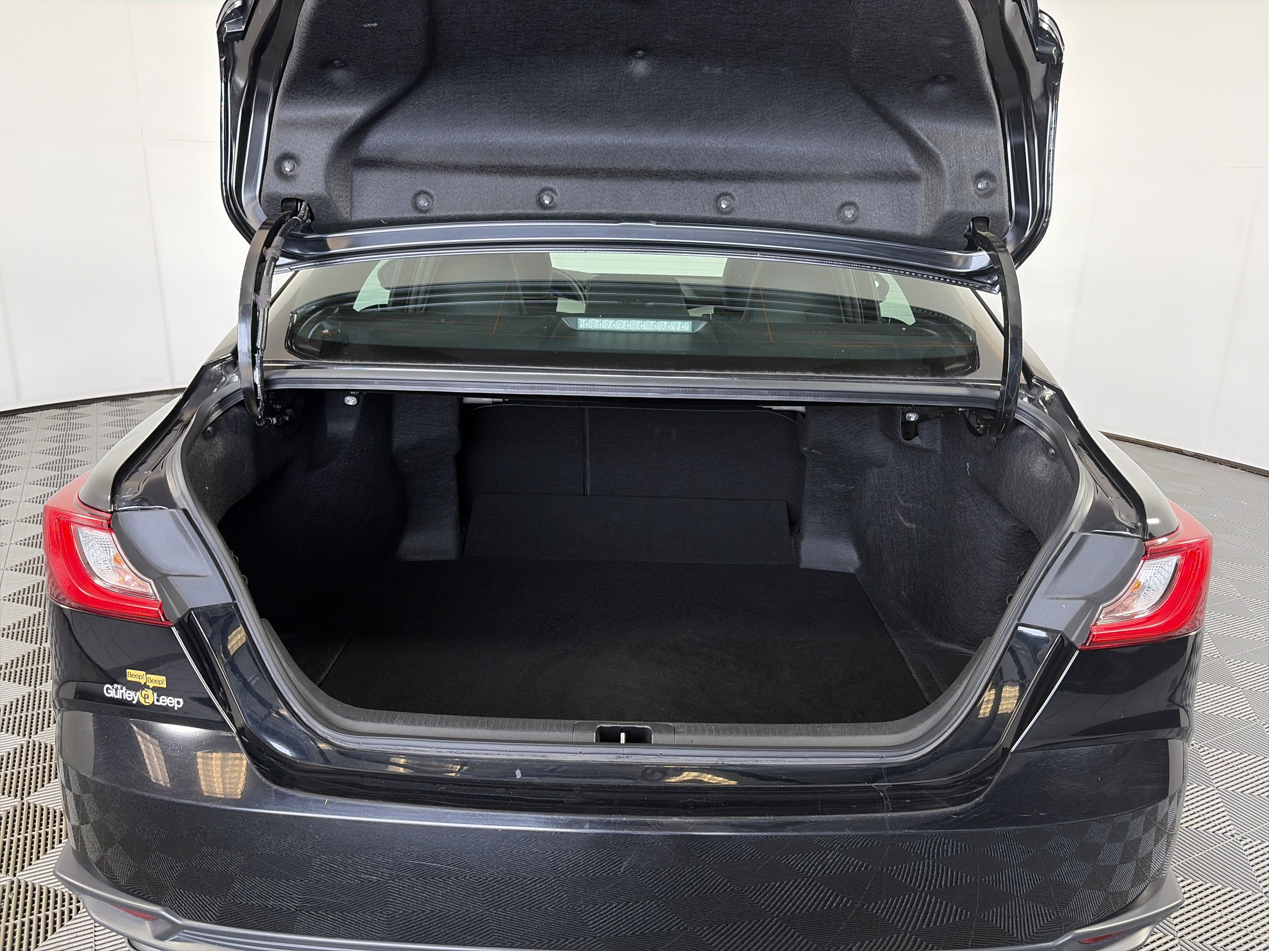 Used 2025 Toyota Camry SE FWD image 15
