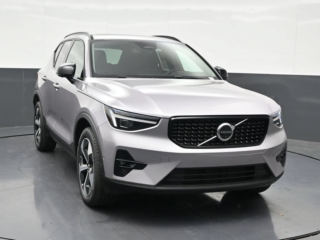 New 2026 Volvo XC40 B5 Plus w/ Climate Package AWD/4WD image 7