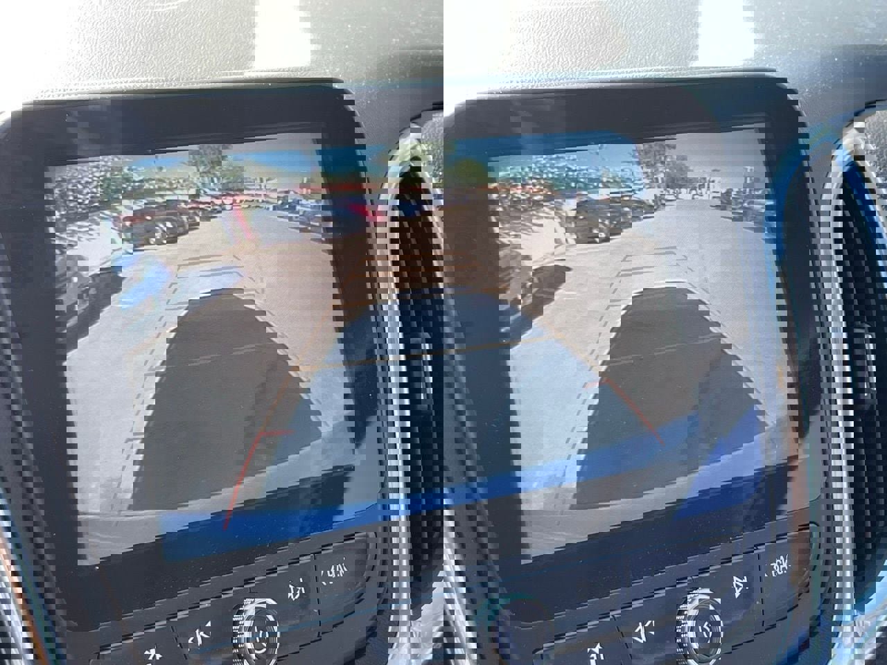 Used 2018 Chevrolet Equinox LT w/ Sun & Infotainment Package image 11