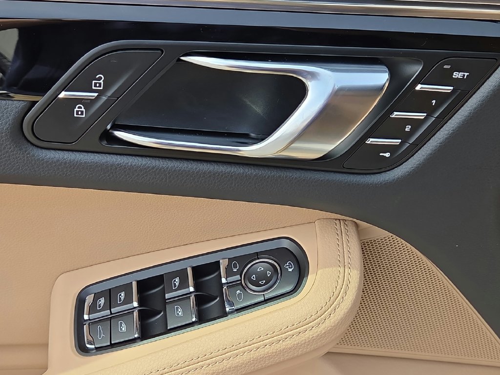 Certified 2026 Porsche Macan S AWD/4WD image 7