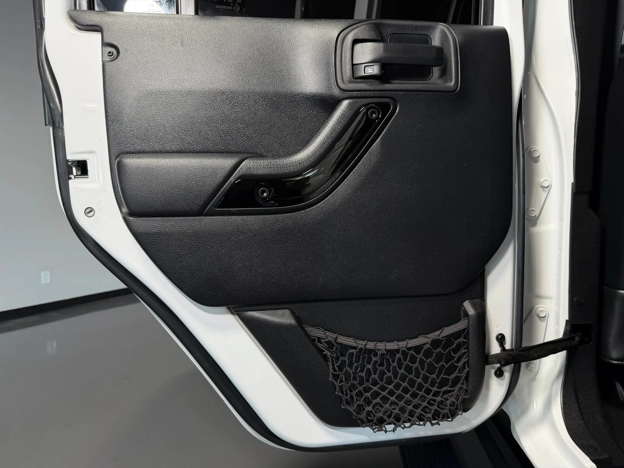 Used 2015 Jeep Wrangler Unlimited Sahara AWD/4WD image 16