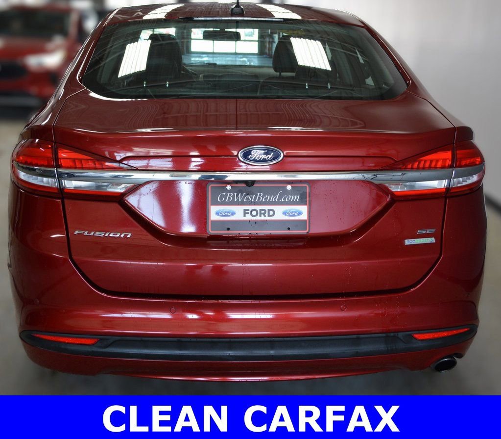 Certified 2017 Ford Fusion SE w/ Fusion SE Technology Package image 4