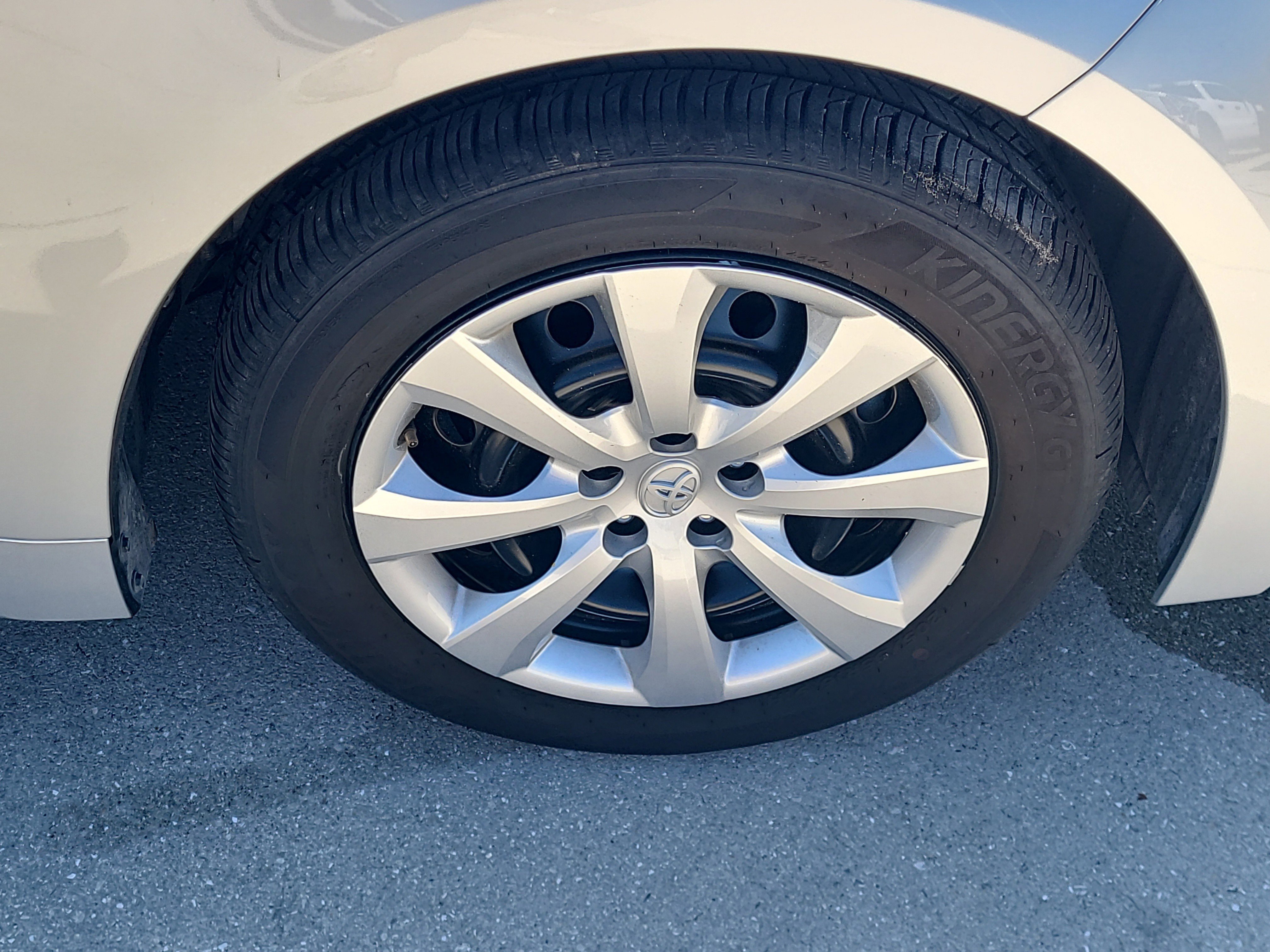 Used 2025 Toyota Corolla LE FWD image 7