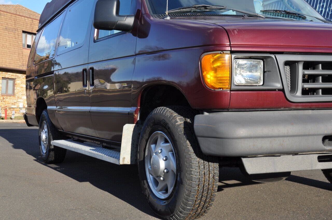 Used 2005 Ford E-350 and Econoline 350 XL RWD image 8