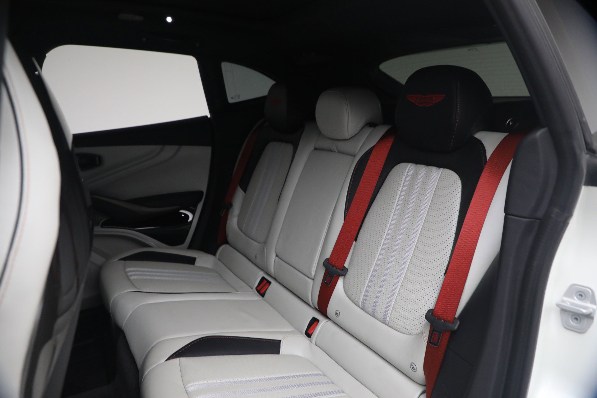 Used 2025 Aston Martin DBX 707 image 18