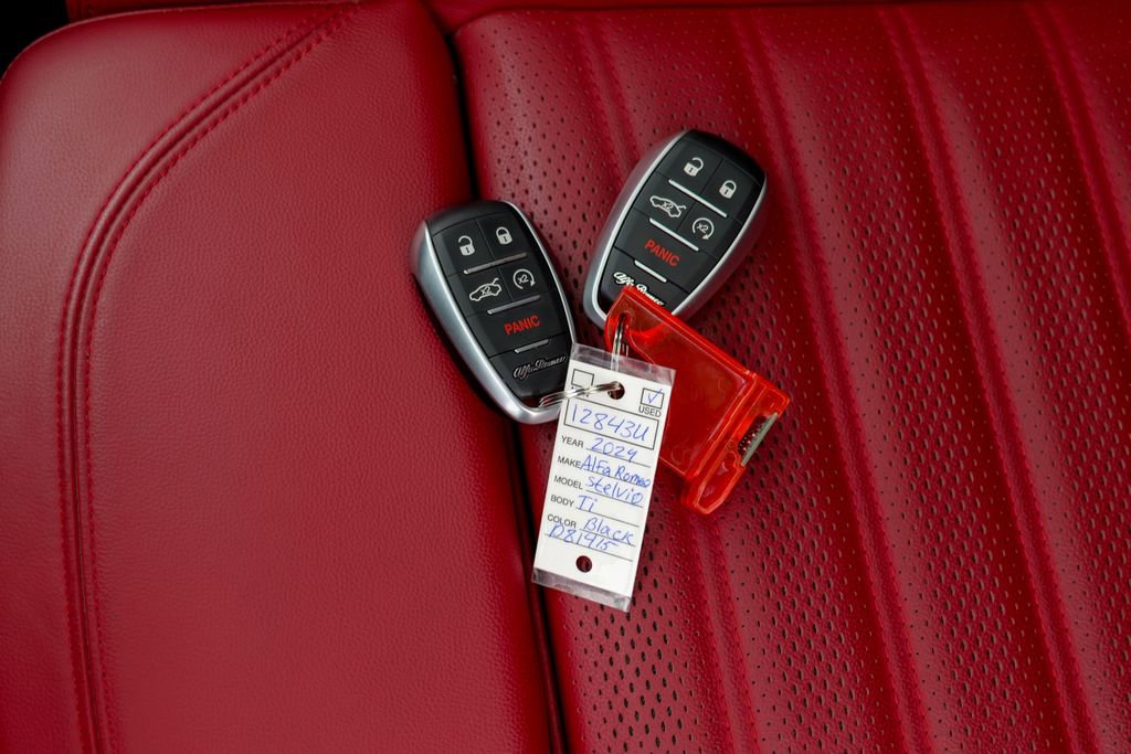 Used 2024 Alfa Romeo Stelvio Ti w/ Performance Driving Package image 66